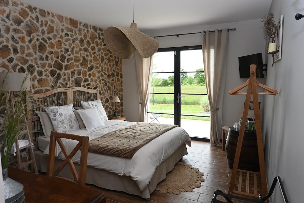 La chambre Tronçais vous accueille dans une ambiance bucolique 